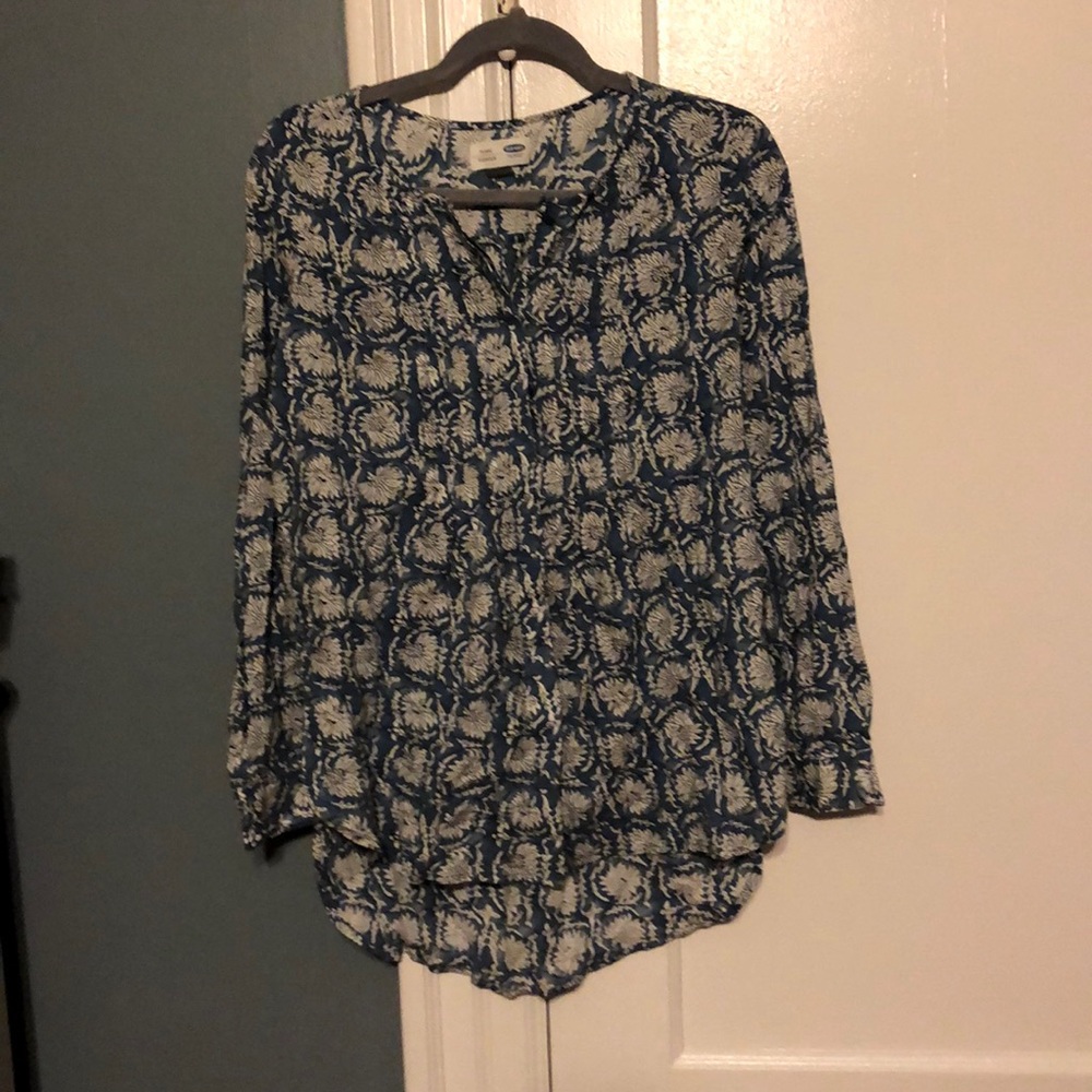 Lightweight blue and white tunic